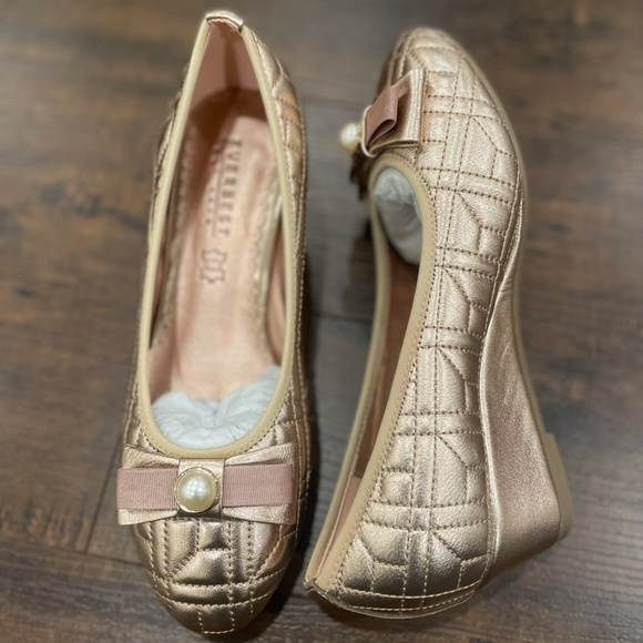 Beautiful Wedge Shoes - Picture 2 of 2